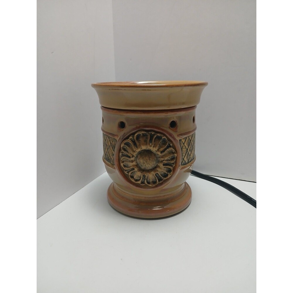 Scentsy Full Size Warmer Fiore Tan/Bronze Flower DSW-FIOR‎ Retired W/Bulb